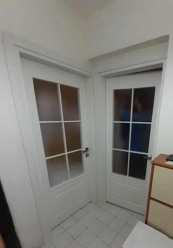 Camlı iç kapı şeffaf cam panel Ayvalık montaj